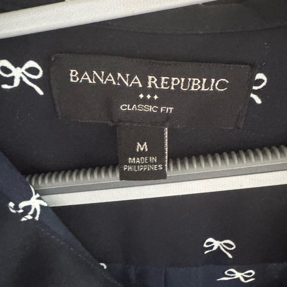 Banana Republic Classic Fit Blouse in Navy Blue with White Bows, M - Picture 2 of 3